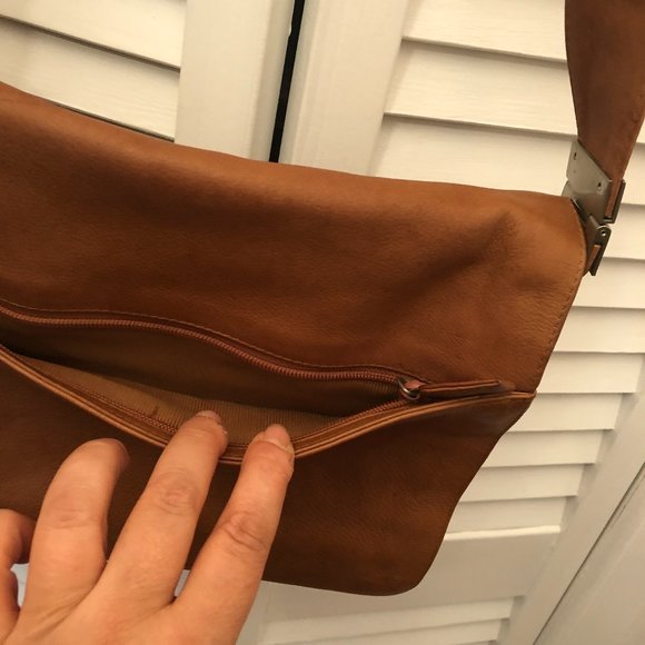 Kenneth Cole women leather messenger bag, color light cognac - Picture 5 of 12